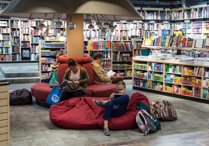 vitrine-TOUDON-min_books_bookstore_book_reader_readers_reading_shop_sale_books-849006