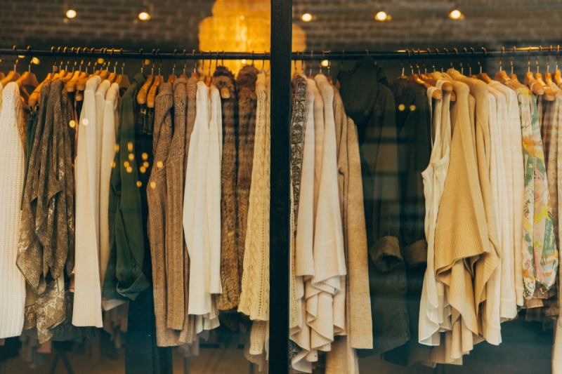 vitrine-TOUDON-min_clothe_fashion_store_shop_window_store_front-21277
