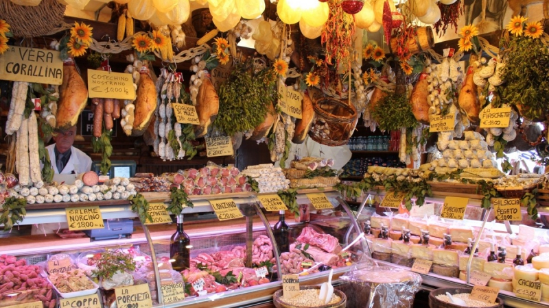 vitrine-TOUDON-min_norcia_butchery_cold_cuts-342231