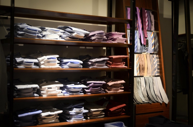 vitrine-TOUDON-min_shirts_exhibition_shop_shopping_shelf_buy_business_clothing-940715