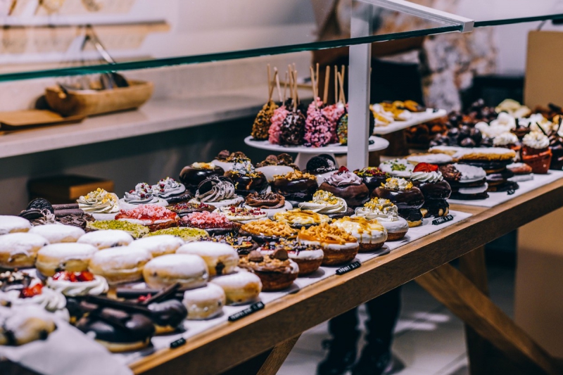 vitrine-TOUDON-min_shop_dessert_pastry_bakery_counter-184398